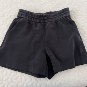 Lululemon Softstreme shorts in black - size 4